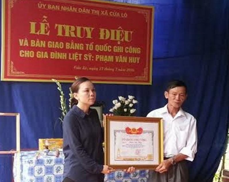 Cong nhan liet si sau 43 nam hy sinh hinh anh