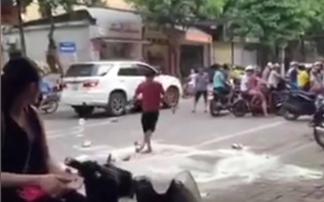 Đập phá sữa ở siêu thị ảnh 1 Dap pha sua o sieu thi anh 1