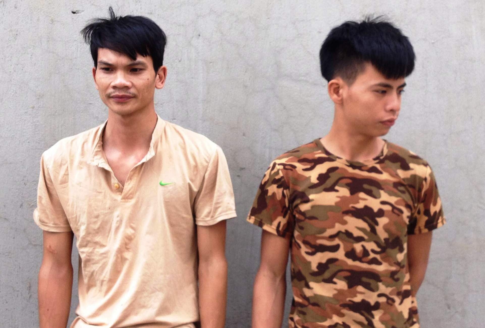 Ke kiem vao co doi tinh nhan de cuop vang, iPhone hinh anh