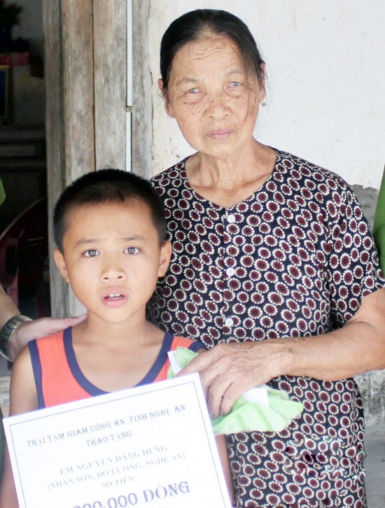 Tử tù làm việc thiện ảnh 2 Tu tu lam viec thien anh 2