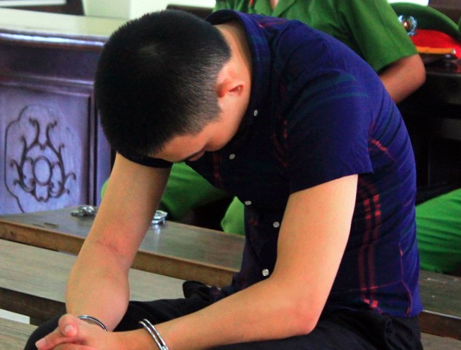 Ga trai van chuyen ma tuy da khoc nuc no tai toa hinh anh