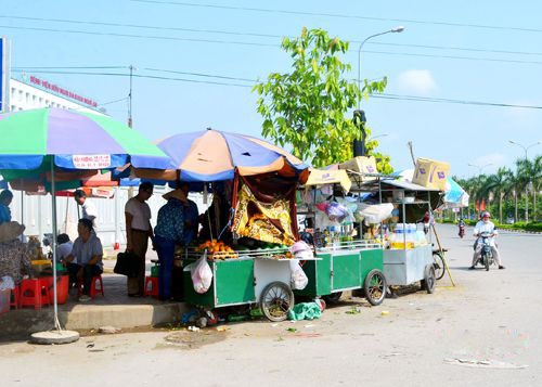 nhan tien bao ke hang rong anh 1