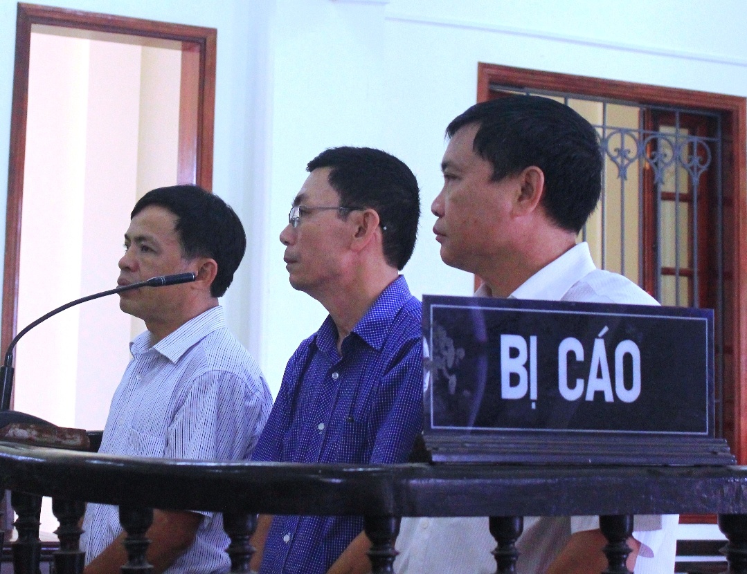 Ba can bo kiem lam hau toa vi doi 'chung chi' 20 trieu dong hinh anh