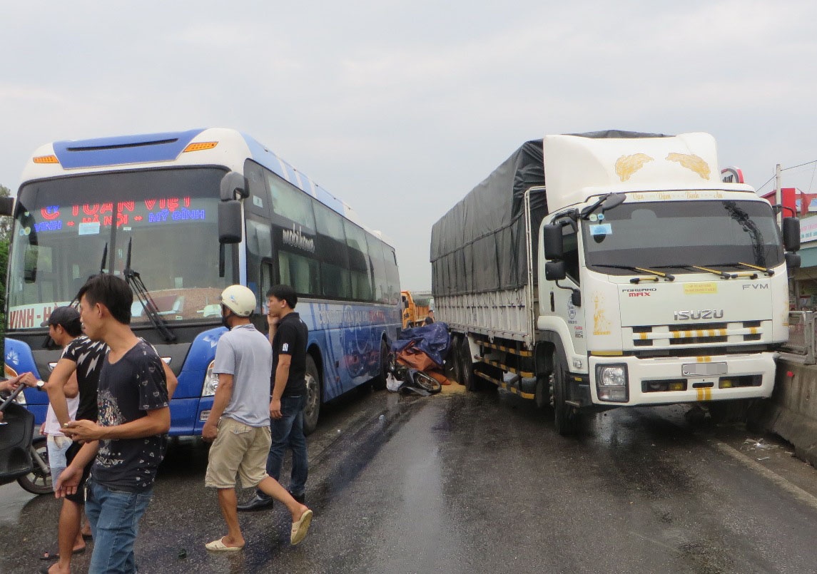 Tai nan lien hoan anh 1