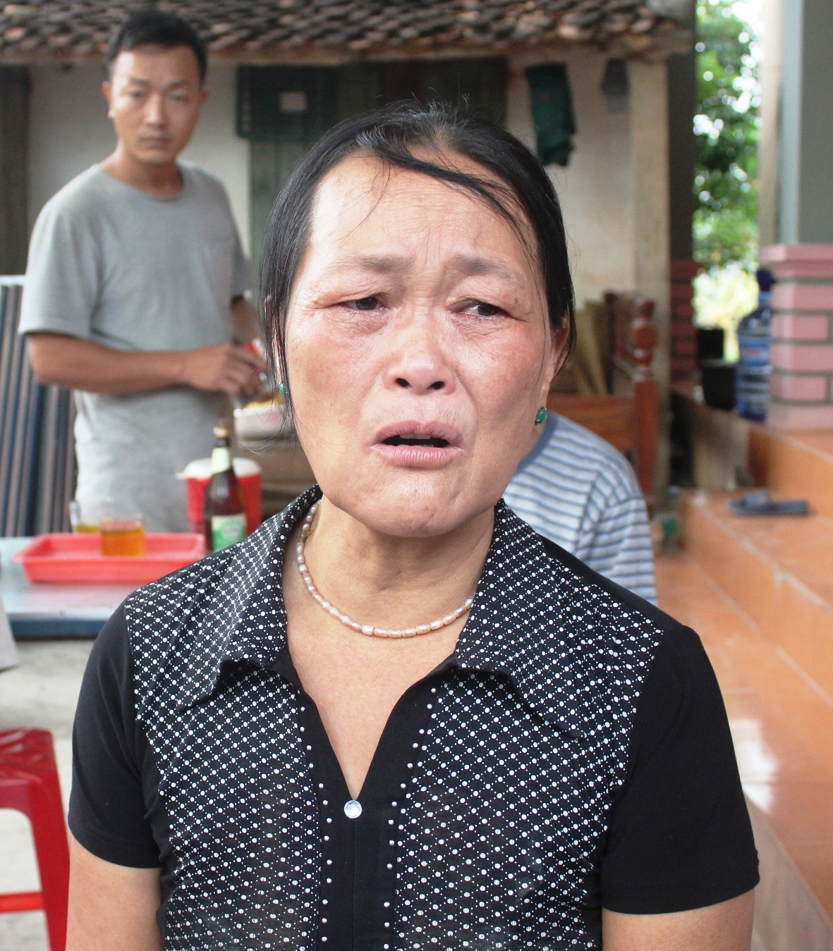 Nguoi dan ong tu vong o tru so cong an anh 1