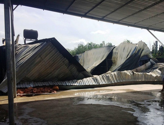 Chay rui xuong chua vat lieu lam thung xop hinh anh