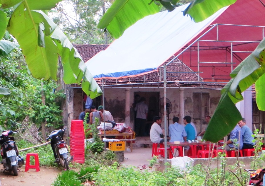 Ong lao nghi bi con trai doat mang tai nha rieng hinh anh