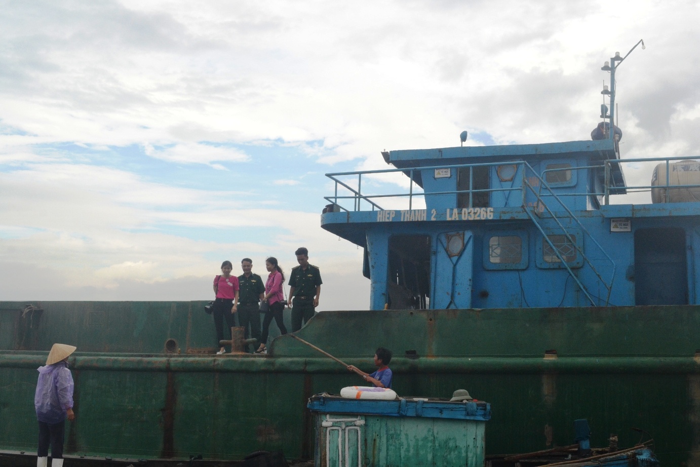 Do chat thai ra bien anh 2