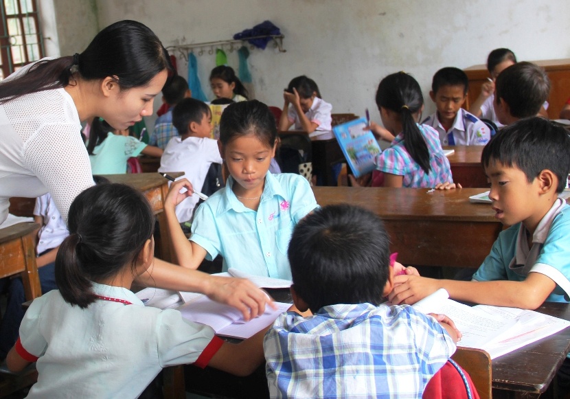 Hon 1.000 hoc sinh Ha Tinh tro lai truong hinh anh