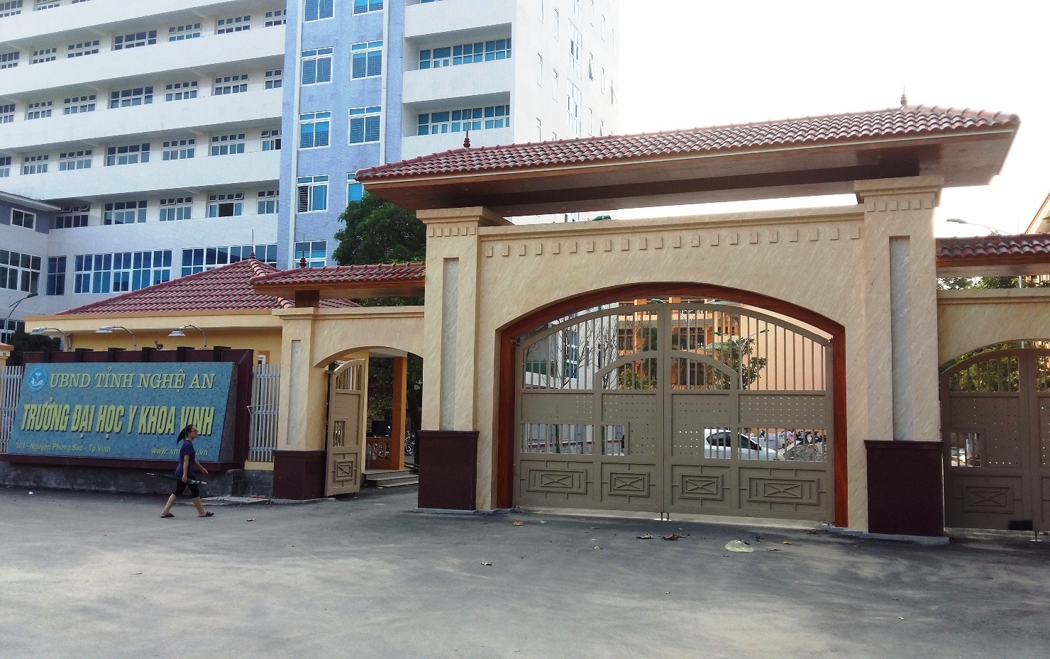 Khong du tieu chuan van duoc tin nhiem lam hieu truong hinh anh