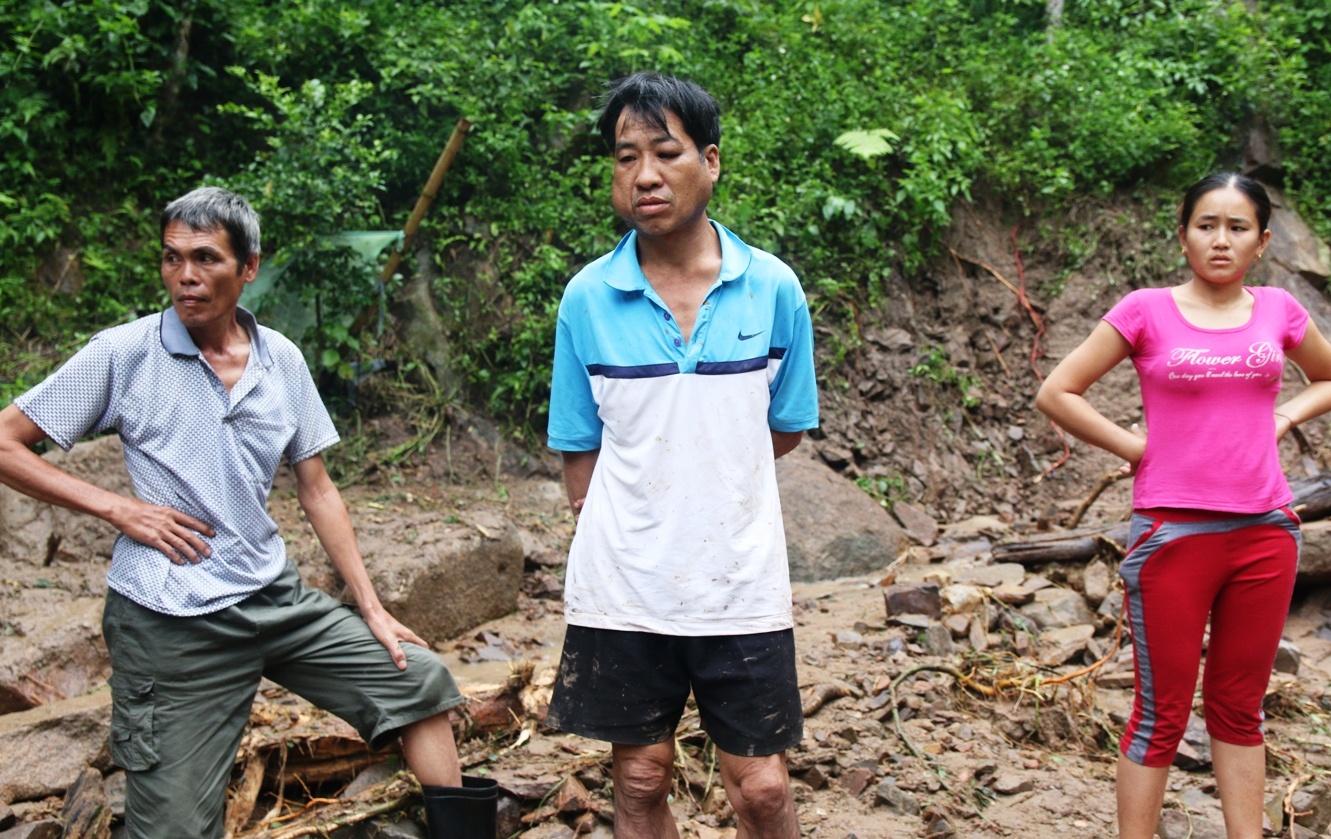 Lu quet cuon troi nha dan anh 2