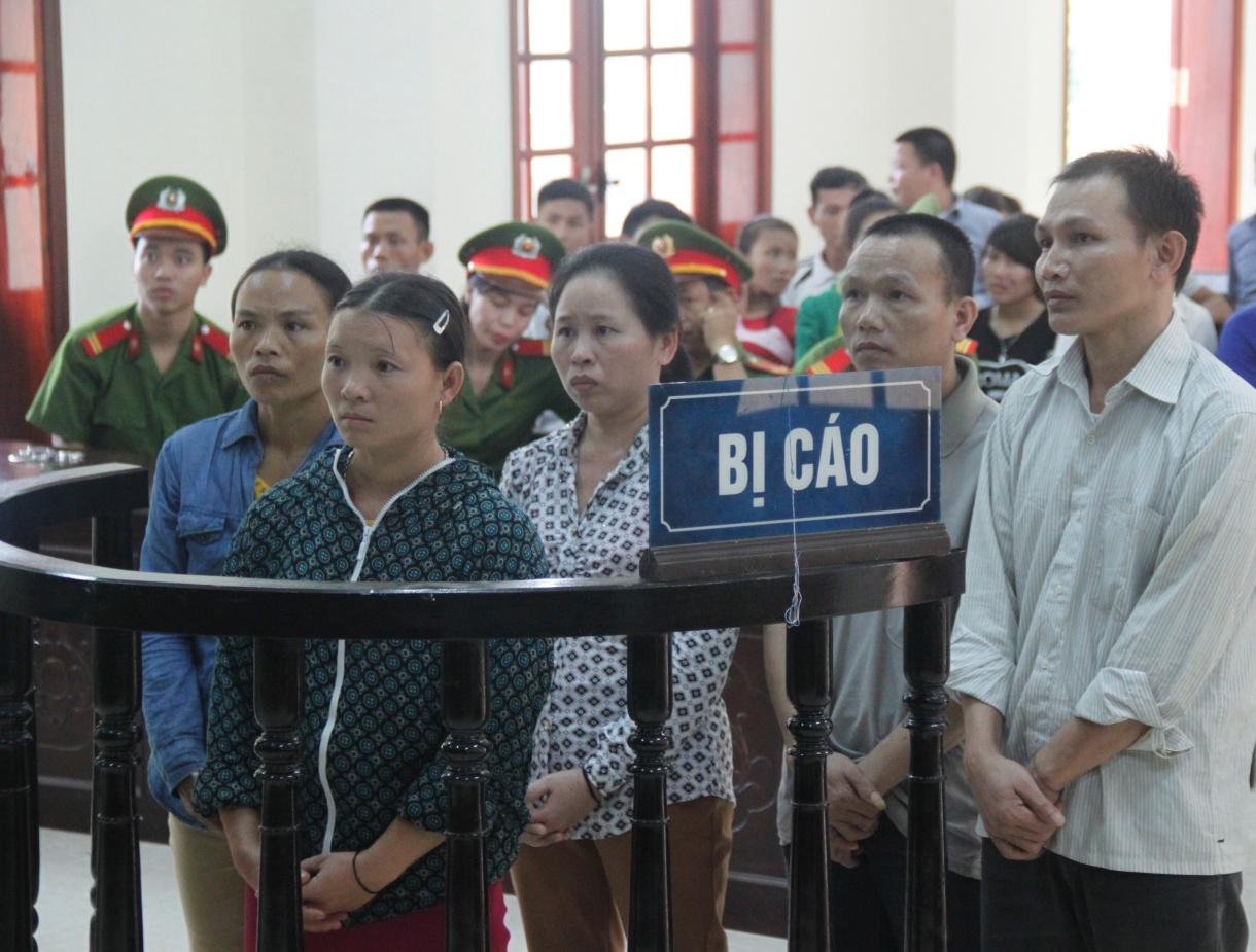 Mua ban tre em anh 1