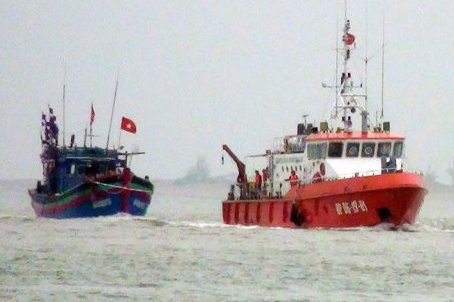 Cuu 7 ngu dan Nghe An troi dat tren bien hinh anh