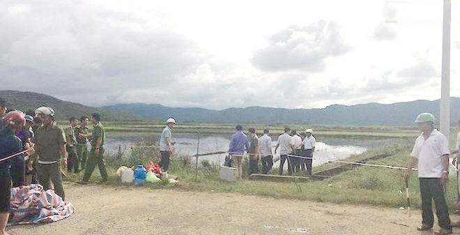 Thi thể người đàn ông dưới mương nước ảnh 1 Thi the nguoi dan ong duoi muong nuoc anh 1