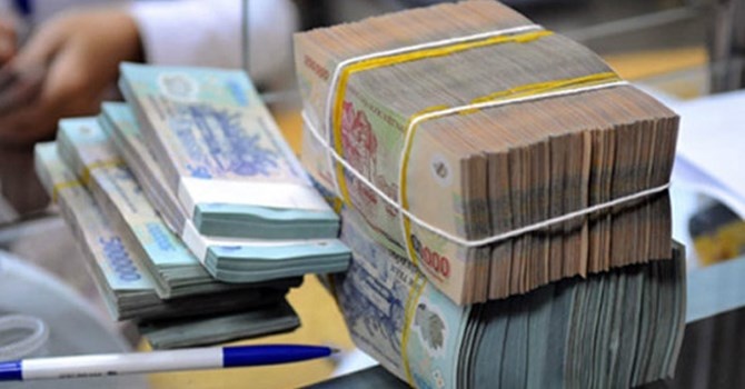 Nu nhan vien nha bang chiem doat gan 50 ty cua khach hinh anh