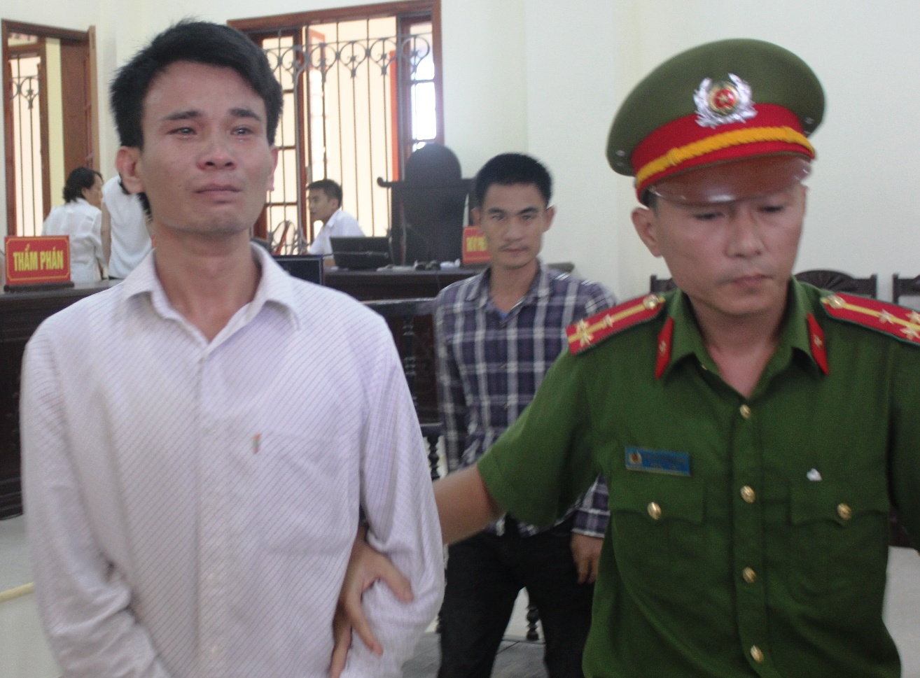 Hung thu giet nguoi tai dam cuoi khoc nuc no hinh anh