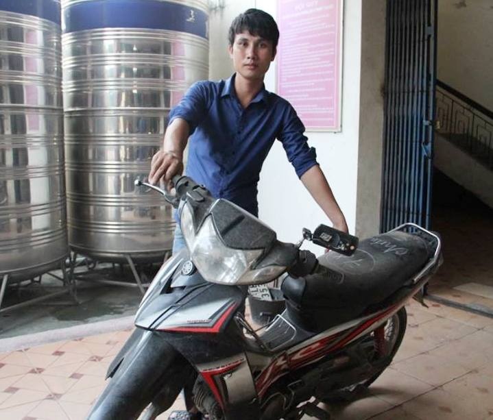 Nhan lai xe may sau 3 nam mat trom khi dung truoc cong nha hinh anh