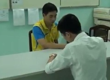 Bat ke giet giam doc nguoi nuoc ngoai dong tinh hinh anh