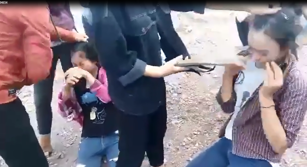 Hoc sinh danh nhau anh 1