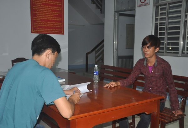 Chan duong cuop xe de ve nha hinh anh