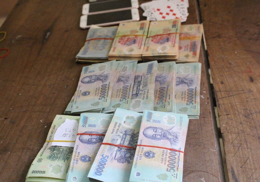 Ru nhau vao rung sat phat de tranh cong an hinh anh