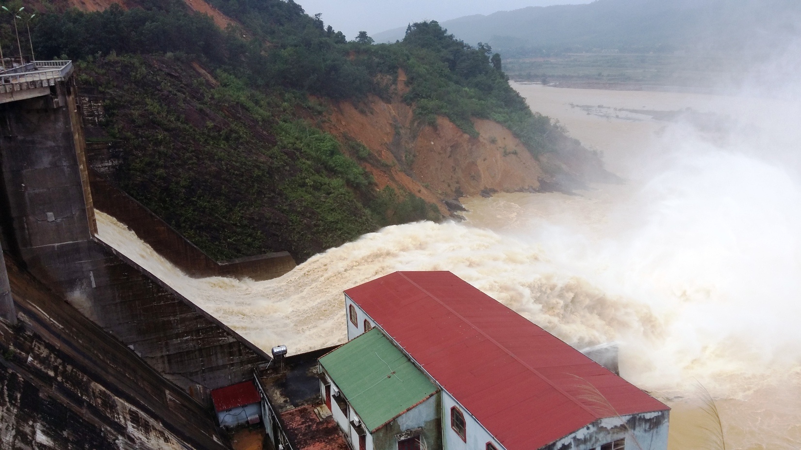 'Xa mot gio 7,2 trieu khoi nuoc lam sao dan chay kip duoc' hinh anh