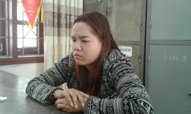 Co gai 25 tuoi tham gia duong day mua ban tre hinh anh