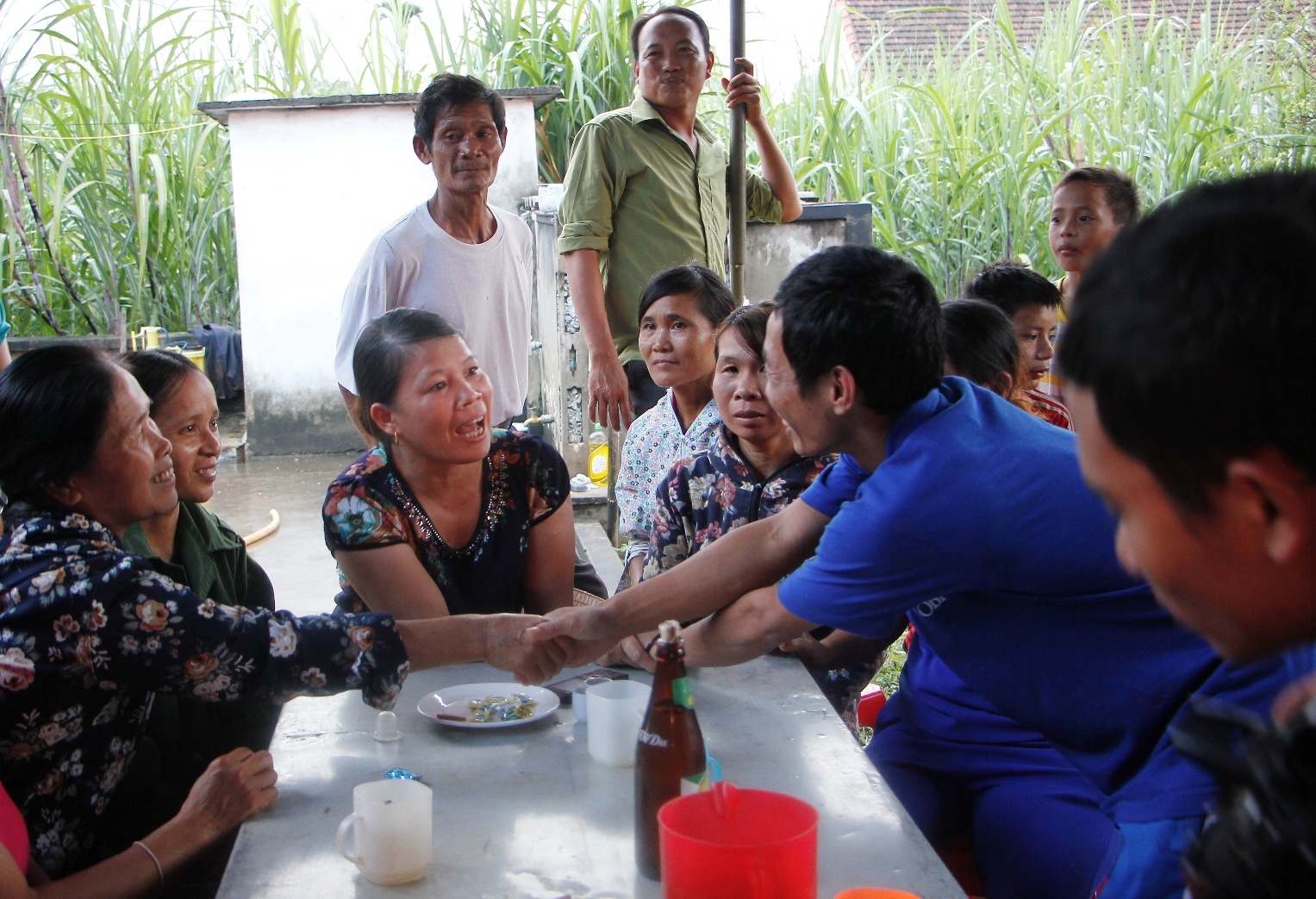 Thuyen vien bi cuop bien Somalia tro ve anh 6