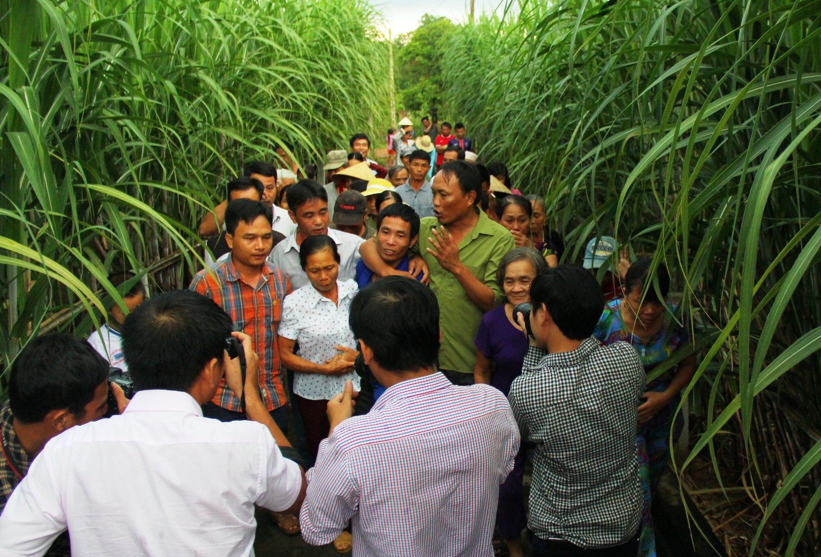 Thuyen vien bi cuop bien Somalia tro ve anh 1