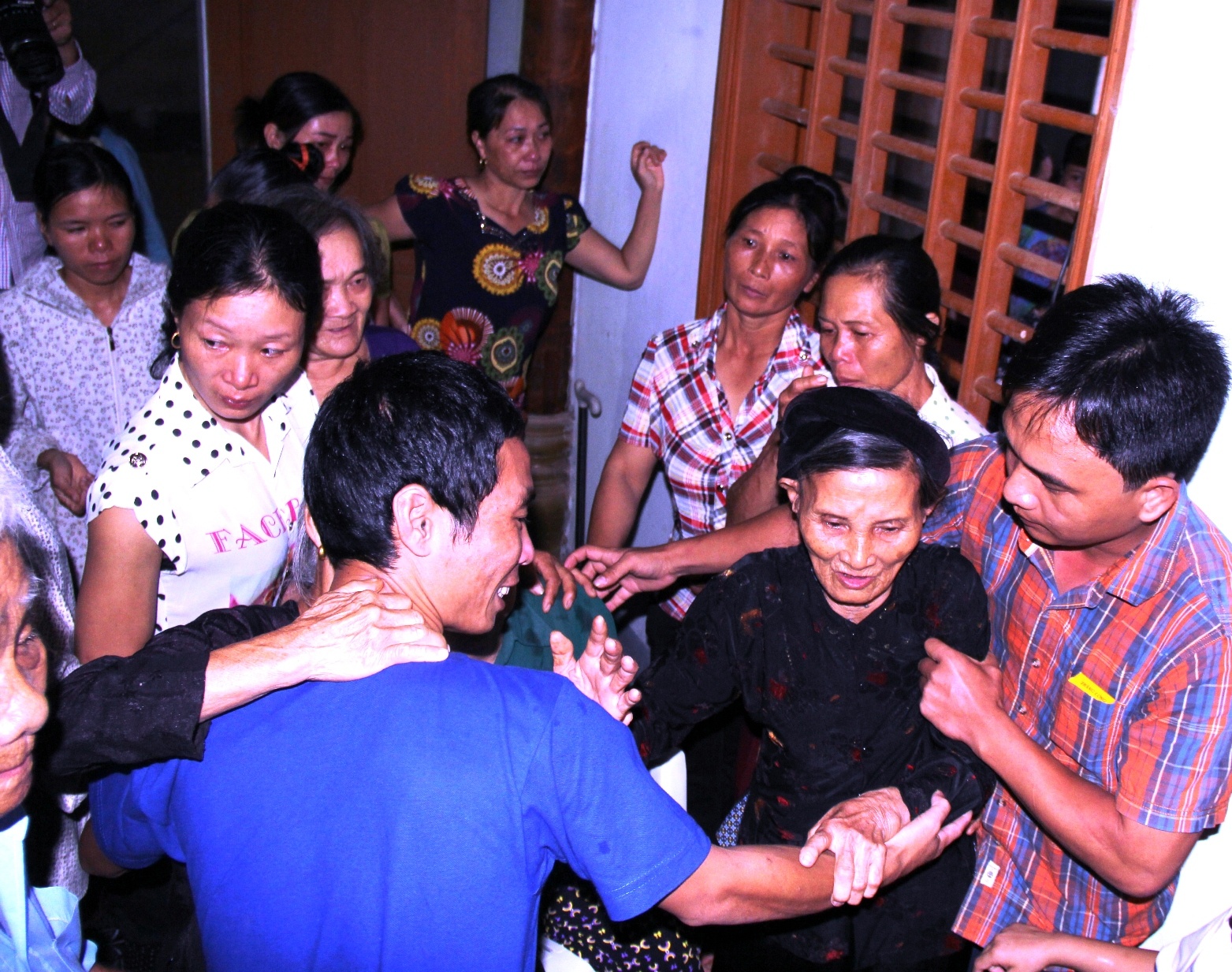 Thuyen vien bi cuop bien Somalia tro ve anh 4