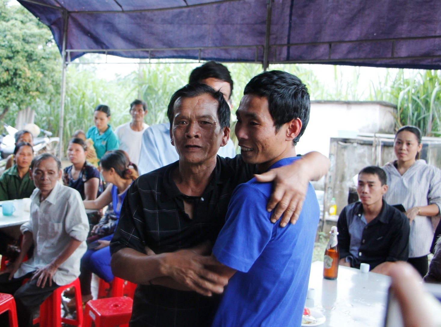 Thuyen vien bi cuop bien Somalia tro ve anh 5