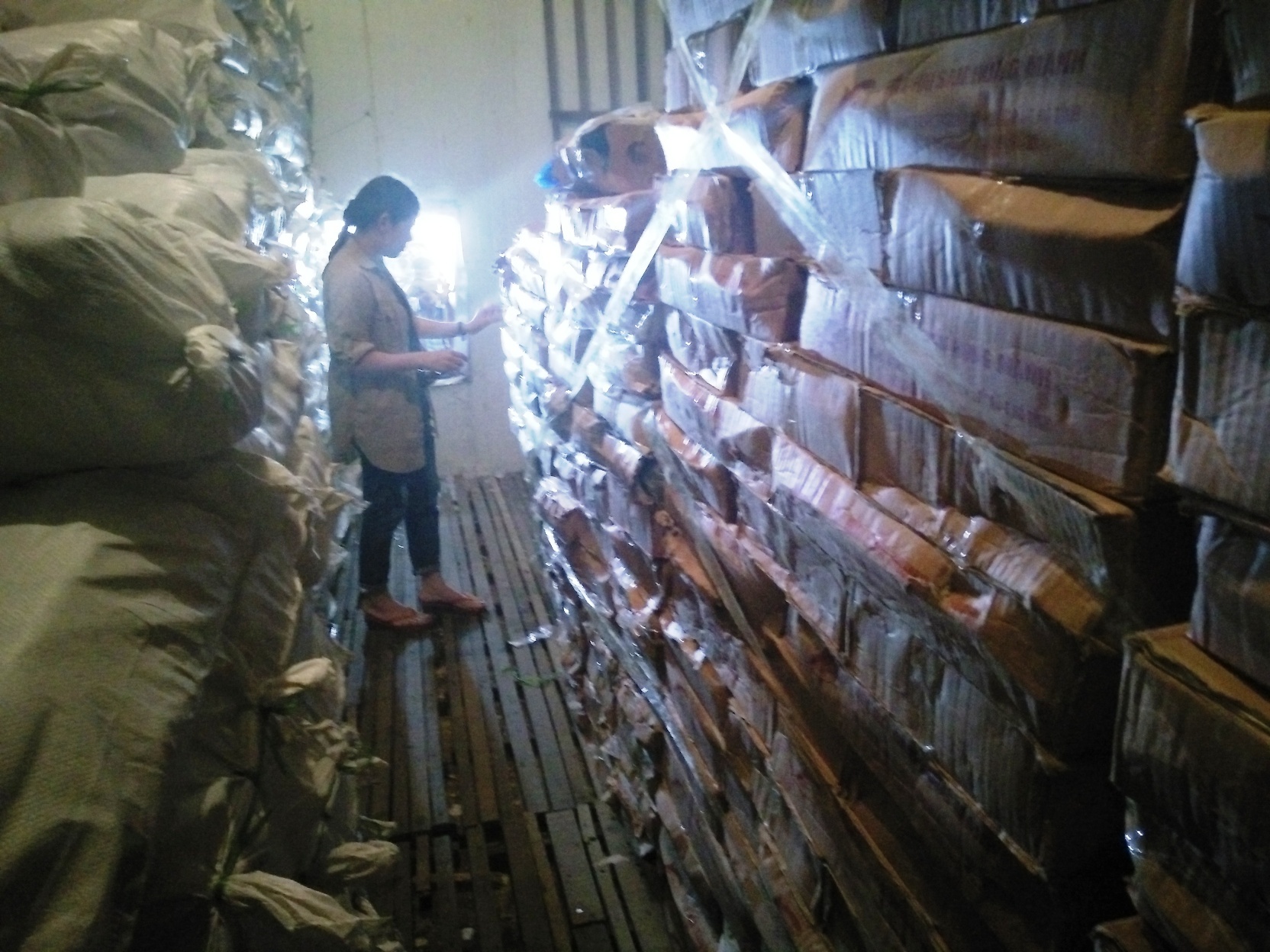 Hon 300 tan ca bien nhiem doc kho tieu huy hinh anh