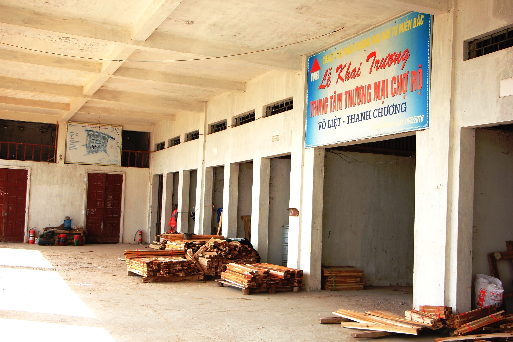 trung tam thuong mai bo hoang anh 3