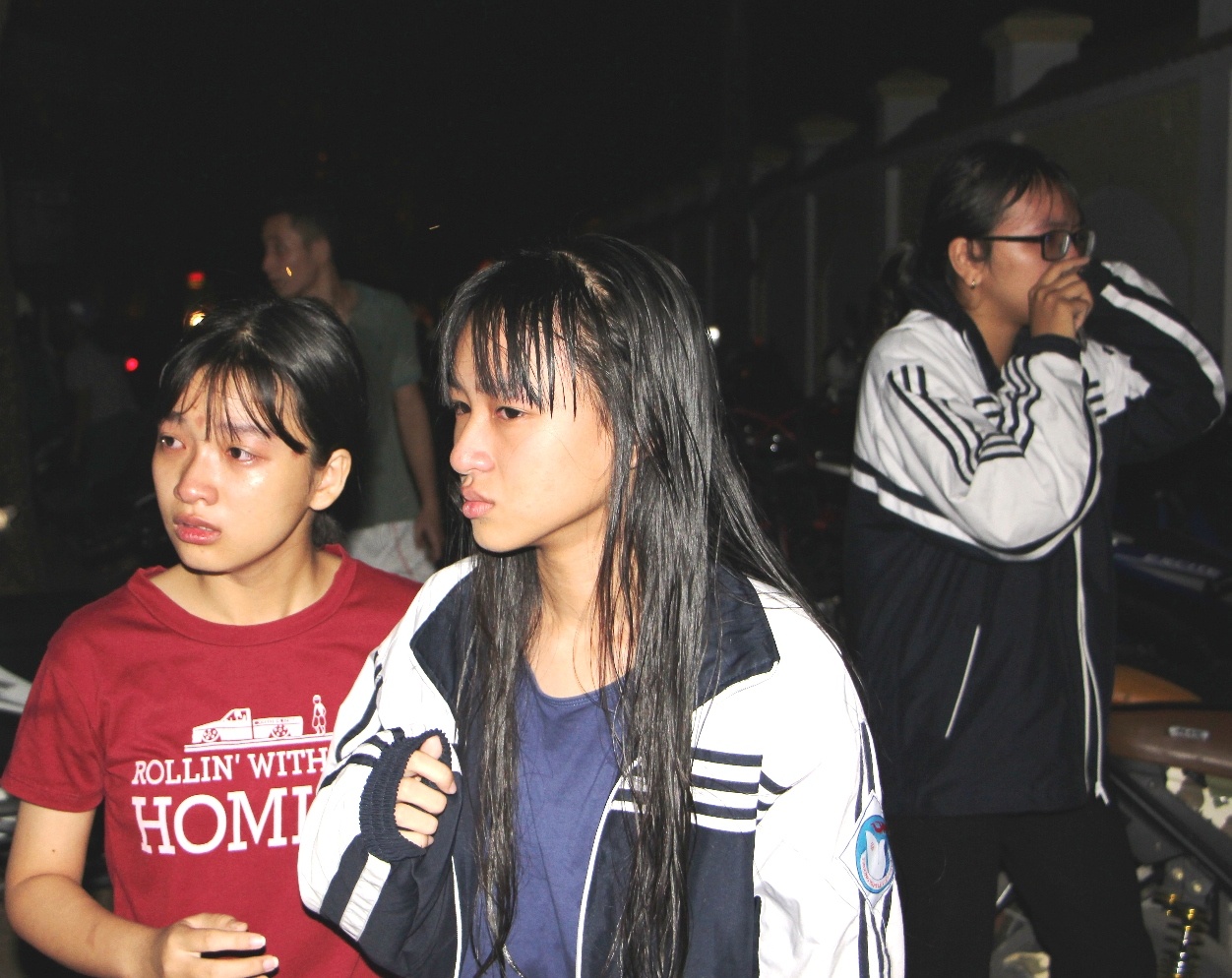 Cần cẩu đổ sập rơi trúng học sinh ảnh 2 Can cau do sap roi trung hoc sinh anh 2