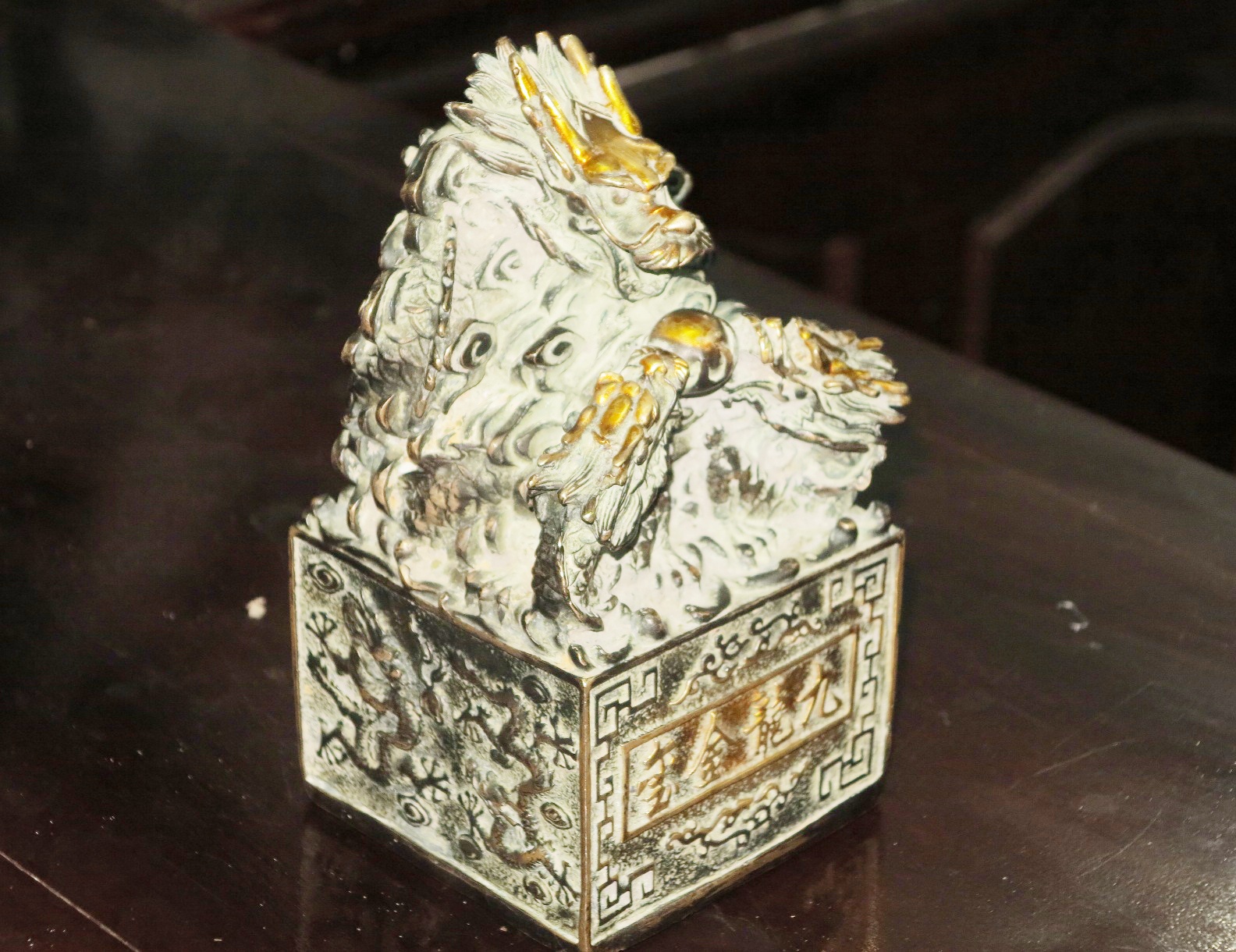 vat nghi an tin cua vua anh 3