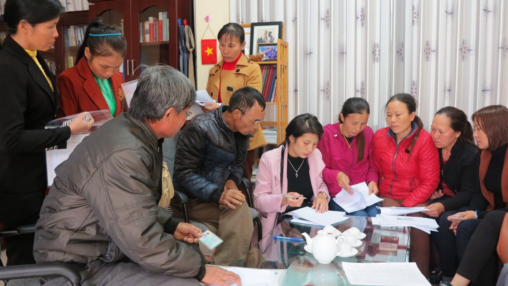 Nổ xe khách ở Lào ảnh 1 No xe khach o Lao anh 1