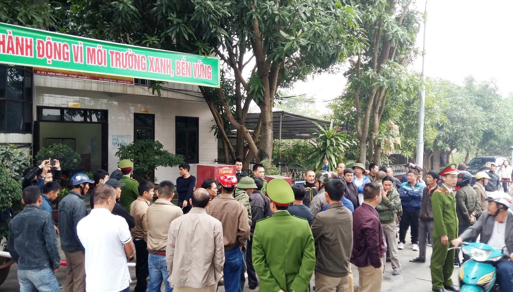 phản đối thu phí cao ở cầu Bến Thủy 1 ảnh 2 phan doi thu phi cao o cau Ben Thuy 1 anh 2