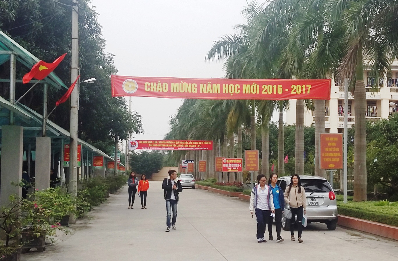 Truong khai khong sinh vien de nhan gan 2 ty dong dao tao hinh anh