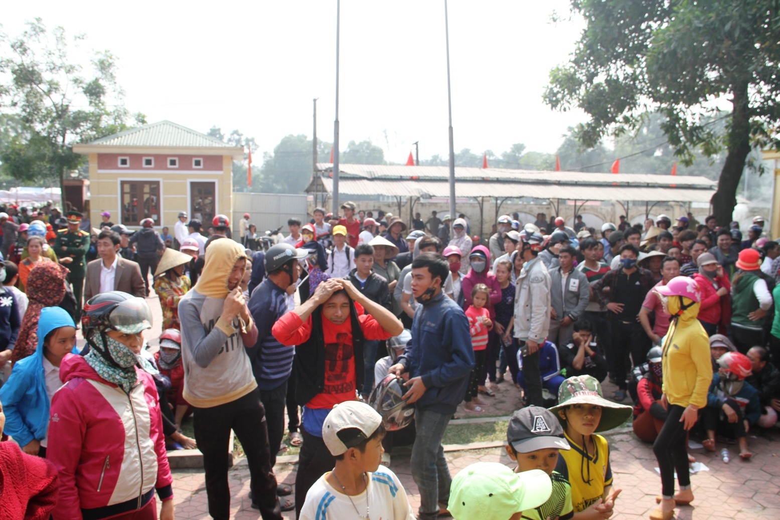 Au da vi tien den bu Formosa, 1 nguoi nhap vien hinh anh