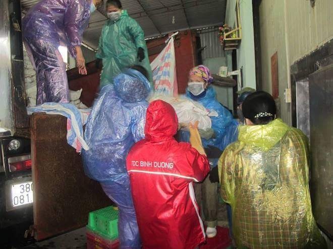 Ha Tinh tieu huy gan 300 tan ca nhiem kim loai nang hinh anh