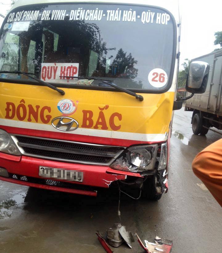 Xe buýt đâm bí thư xã tư vong ảnh 2 Xe buyt dam bi thu xa tu vong anh 2