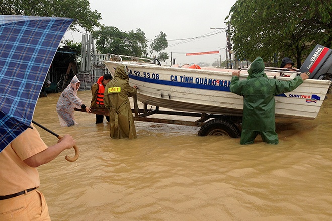Công an chở sản phụ đi sinh ảnh 1 Cong an cho san phu di sinh anh 1