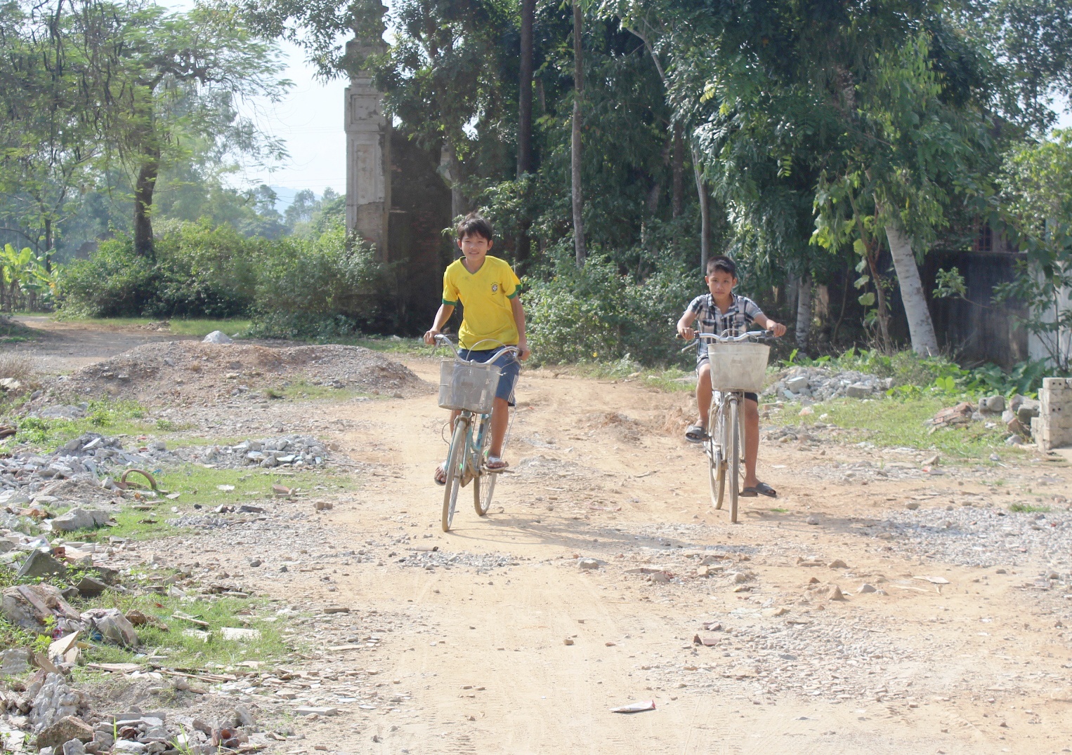 4 nam chua xong 1 km duong anh 1