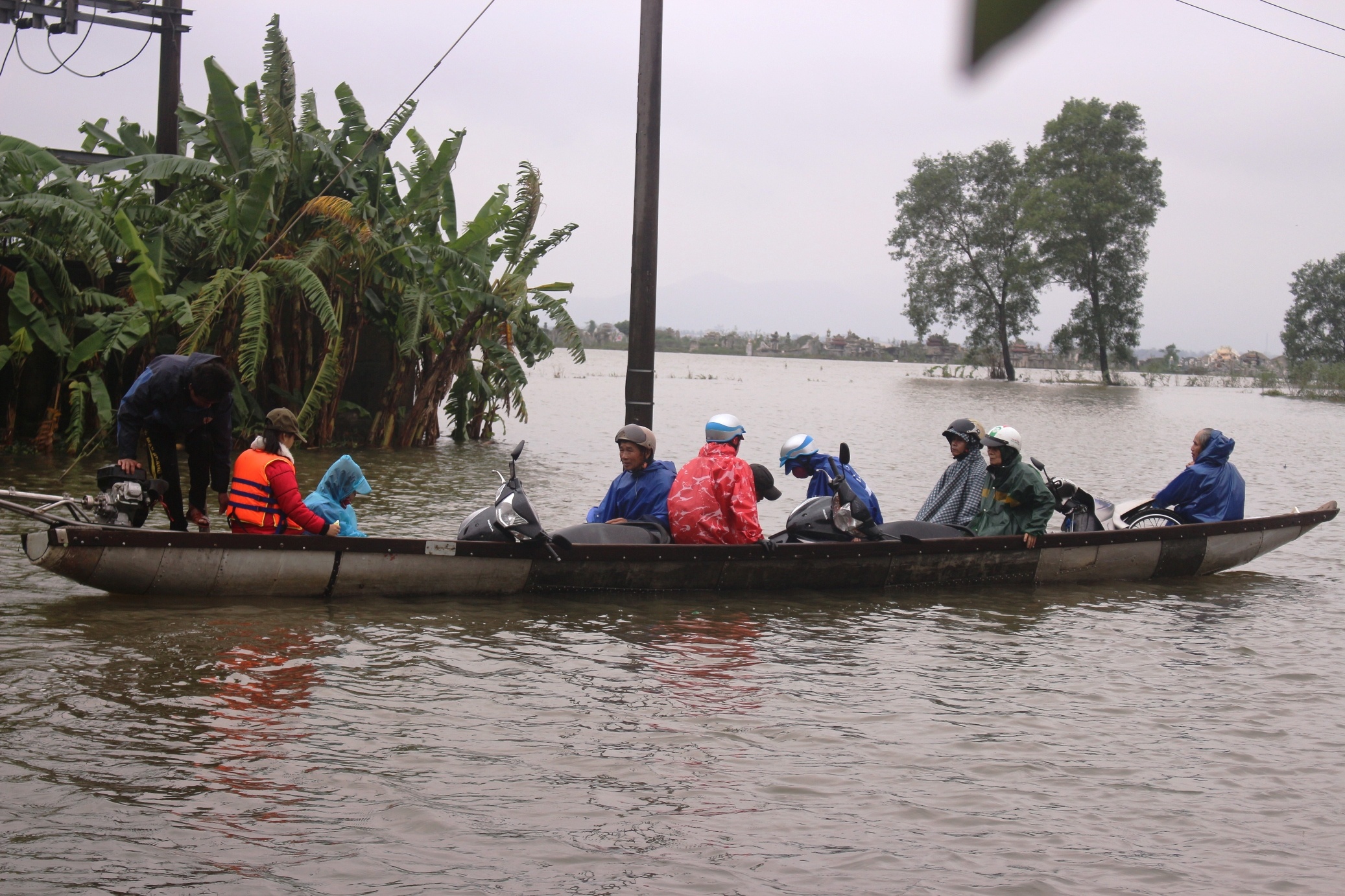 Mua lu o mien Trung anh 1