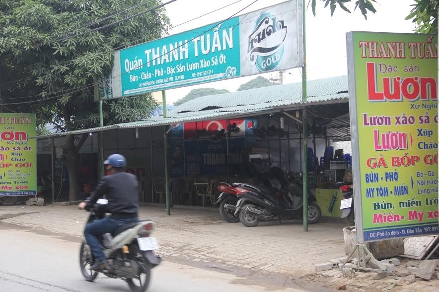 Co gai bi ban trung dui o quan an luc rang sang hinh anh