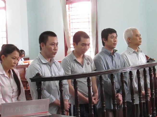 De nghi sung cong gan 3 ty tien lua chay viec vao cong an hinh anh