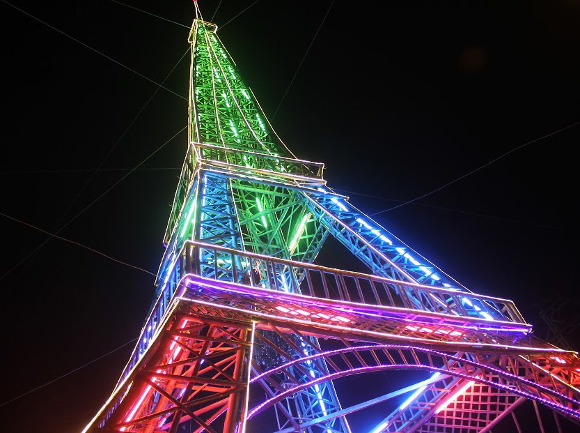 Mo hinh thap Eiffel cao 34 m tai xu Nghe hinh anh