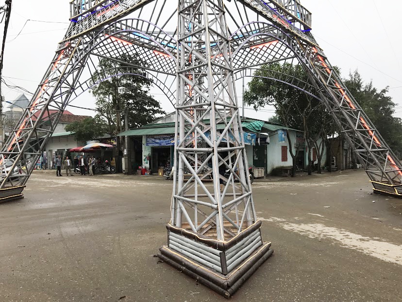 mo hinh thap Eiffel don giang sinh anh 3