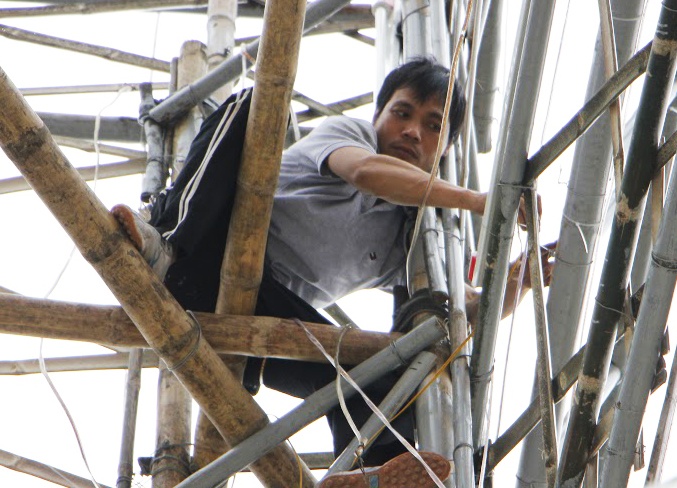 mo hinh thap Eiffel don giang sinh anh 7