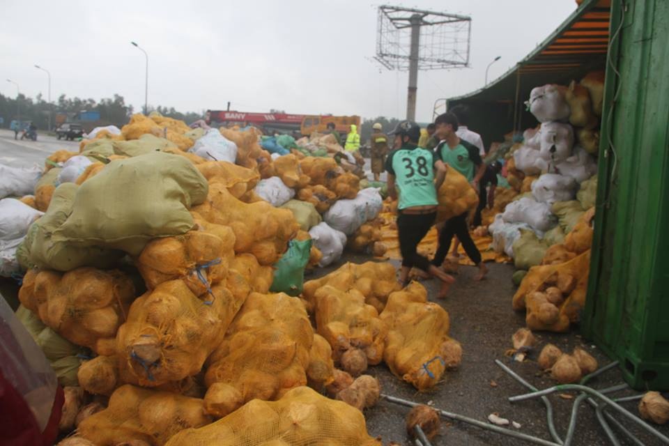 30 tan dua do ra duong sau tai nan khong mat mot trai hinh anh